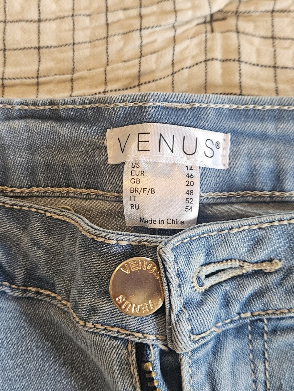VENUS NWOT Floral Shorts Size 14